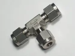 1 - SWAGELOK STAINLESS STEEL TEE UNION FITTING, 1/4