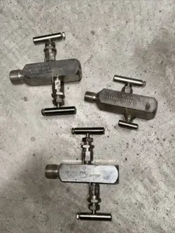3 NEW OLD STYLE ANDERSON GREENWOOD BLOCK AND BLEED GAUGE VALVE SWAGELOK VALVES