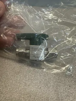 SWAGELOK SS-4P4T QUARTER TURN INSTRUMENT PLUG VALVE, STAINLESS 1/4