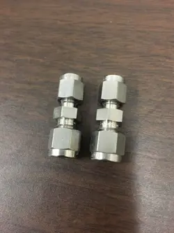 TWO SWAGELOK SS-400-6-2 STAINLESS TUBE FITTING REDUCING UNION  1/4