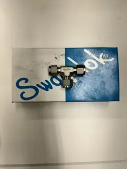 SWAGELOK  SS-600-93 OPEN BOX 3/8 TUBE UNION TEE 3 PORTS