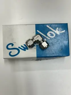 SWAGELOK  SS-600-9 OPEN BOX 3/8 UNION ELBOW