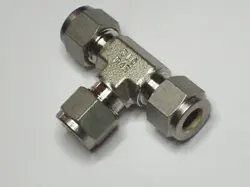 1 - SWAGELOK STAINLESS STEEL TEE UNION FITTING, 3/8