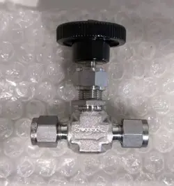 NEW SWAGELOK 1/4