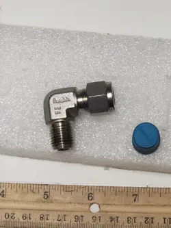 SWAGELOK STAINLESS STEEL ELBOW FITTING 3/8