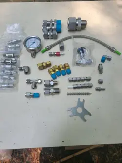 SWAGELOK FITTINGS.. LOT OF ASSORTED ITEMS