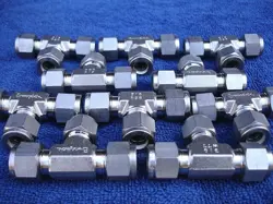 10 SS-600-3 SWAGELOK 3/8 TUBE UNION TEE  316L STAINLESS