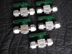(5) SWAGELOK SS-6P4T BALL & QUARTER TURN INSTRUMENT PLUG VALVE 3/8