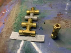 CAJON & HOLLANDER BRASS T FITTING LOT & 1 SWAGELOK T 3/4 INCH 4 PC LOT