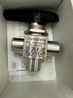 1PCS NEW SWAGELOK SS-44XF6  BALL VALVE