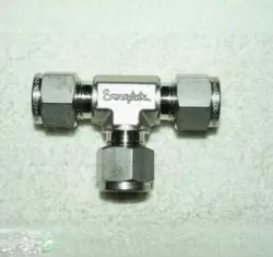 (5) SWAGELOK STAINLESS STEEL TEE UNION FITTING, 3/8