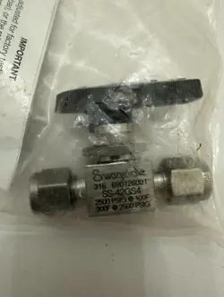 NEW SWAGELOK SS-42GS4