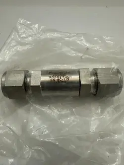 1PCS NEW SWAGELOK SS-8C-1/3