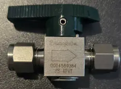 SWAGELOK 1/4 INCH PLUG VALVE SS-4P4T HALF TURN STAINLESS STEEL COMPRESSION