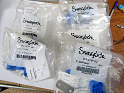 ??5) NEW SWAGELOK (2) 304-S3-PP-16T  1