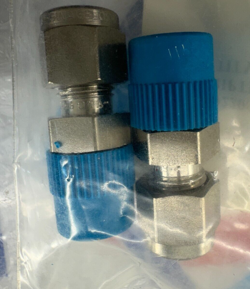 (2PCS) SWAGELOK MALE CONNECTOR 1/4 IN. TUBE OD X 1/4 IN. MALE NPT