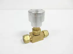 NUPRO B-8BK 10 BELLOWS SEALED VALVE, GASKETED, PCTFE STEM TIP, 1/2 IN. SWAGELOK 