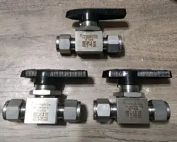 LOT OF 3  SWAGELOK SS-43GS6 BALL VALVE, 3/8