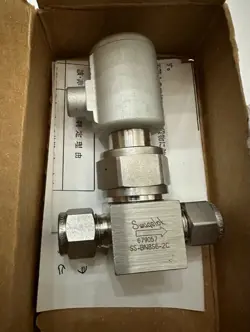 NEW SWAGELOK SS-BN8S6-2C