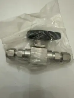 1PCS NEW SWAGELOK SS-83PS6 VALVE