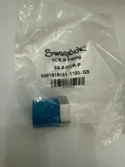 LOT OF 2PCS SWAGELOK SS-8-VCR-P