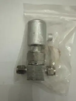 1PCS SWAGELOK SS-BNS4-2C VALVE