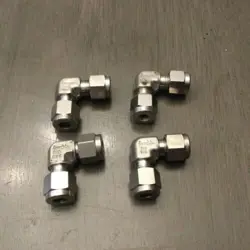 SWAGELOK STAINLESS UNION ELBOW LOT OF 4 (LQS01R)