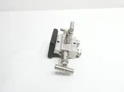 SWAGELOK SS-V3NBFS8-FL STAINLESS INSTRUMENT MANIFOLD 6000PSI