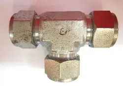 SWAGELOK, TUBE FITTING,  REDUCING UNION TEE 3/4