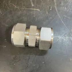 1 -  SWAGELOK STAINLESS STEEL UNION FITTING, 1