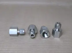 NEW LOT OF 4 PARKER/SWAGELOK 1/4'' TUBE OD COMPRESSION STRAIGHT ADAPTER TO 5/8