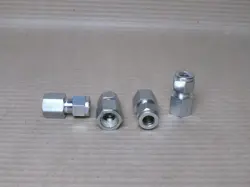 NEW LOT OF 4 PARKER/SWAGELOK 3/8'' TUBE OD COMPRESSION STRAIGHT ADAPTER TO 1/2