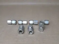 NEW LOT OF 7 PARKER/SWAGELOK 3/8'' TUBE OD COMPRESSION FITTED STRAIGHT