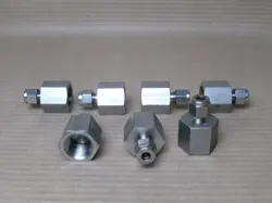 NEW LOT OF 7 PARKER/SWAGELOK 1/4'' TUBE OD COMPRESSION FITTED STRAIGHT ADAPTER