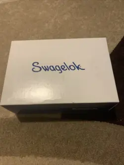 SWAGELOK SS-8BK-V19 NEW IN BOX STAINLESS STEEL BELLOWS VALVE ?