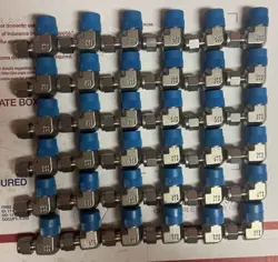 BRAND NEW SWAGELOK 1/4 MALE ELBOW CONNECTORS LOT OF 36 SS-400-2-6