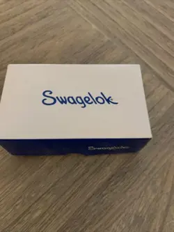 SWAGELOK SS-1610-9 NEW IN BOX UNION ELBOW 1 TUBE X 1 TUBE