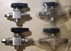 SWAGELOK SS-83XPS4 316 SS 3-PIECE HIGH PRESSURE 3-WAY BALL VALVE FNPT 1/4