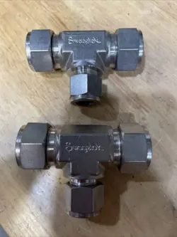 LOT OF 2 SWAGELOK STAINLESS STEEL REDUCING TEE, 3/4