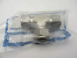 SWAGELOK STAINLESS STEEL TEE FITTING  3/4  OD TUBE, SS-1210-3