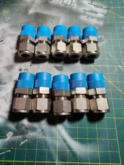 LOT OF 10: SWAGELOK STAINLESS STEEL FITTINGS, 1/2