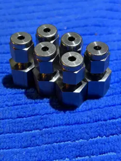 LOT OF 6 SWAGELOKSS CONNECTOR, 1/8 OD TUBE X 1/8