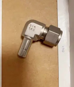 1PC SWAGELOK SS-810-2R-8 CARD PIPE JOINT
