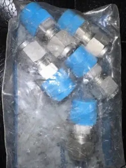 LOT OF 5 PIECES SWAGELOK SS-600-1-6 STAINLESS STEEL FITTING 3/8