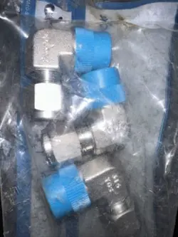 3 PIECE SWAGELOK SS-600-2-6 316 STAINLESS FITTINGS 3/8 TUBE X 3/8NPT NEW