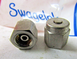 ??NEW SWAGELOK SS-200-P