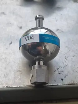 SWAGELOK SS-HFS4B-HVCR4-P25 GAS PRESSURE REGULATOR  (IN38S2)