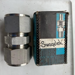 SWAGELOK S-3200-6, HYDRAULIC SWAGING UNIT UNION 2 IN TUBE X 2 IN TUBE