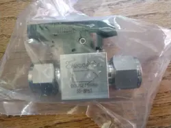 STAINLESS STEEL QUARTER TURN INSTRUMENT PLUG VALVE, 1/2 IN. SWAGELOK TUBE...