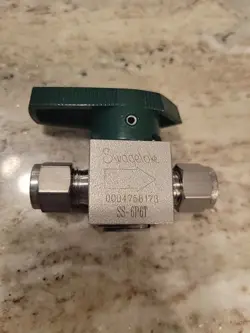 SWAGELOK SS-6P6T QUARTER TURN INSTRUMENT PLUG VALVE 3/8
